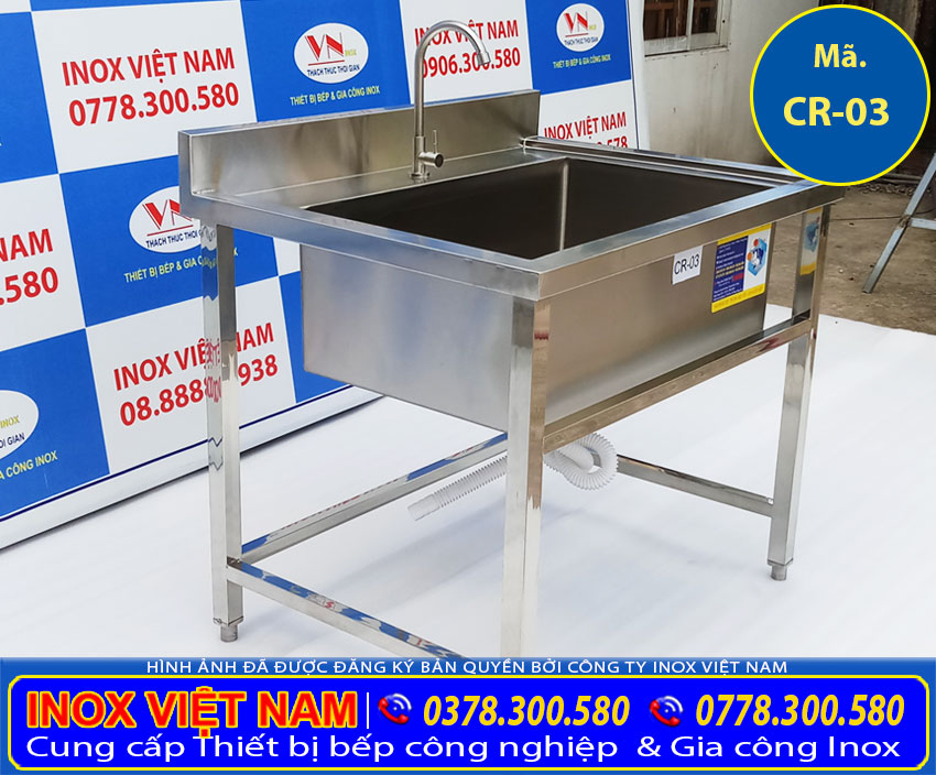 Bồn rửa công nghiệp 1 ngăn lớn có khung chân là sản phẩm bồn rửa inox công nghiệp, chậu rửa inox do Inox Việt Nam sản xuất.