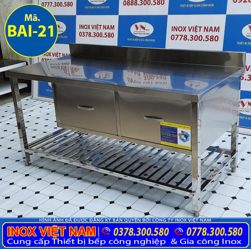 Bàn sơ chế inox có hộc tủ, bàn inox nhà bếp tích hợp kệ song bên dưới và 2 hộc tủ đẹp giá tốt tại xưởng.