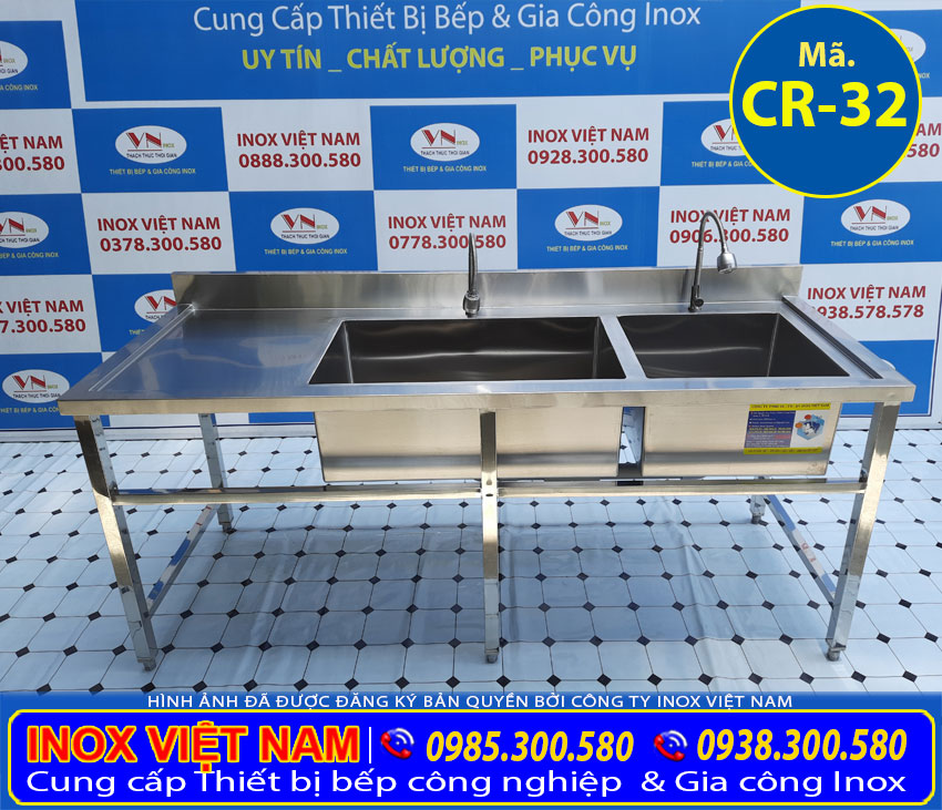 Chậu rửa inox 2 hộc lớn nhỏ có bàn rửa cánh trái giá tại xưởng Inox Việt Nam sản xuất.