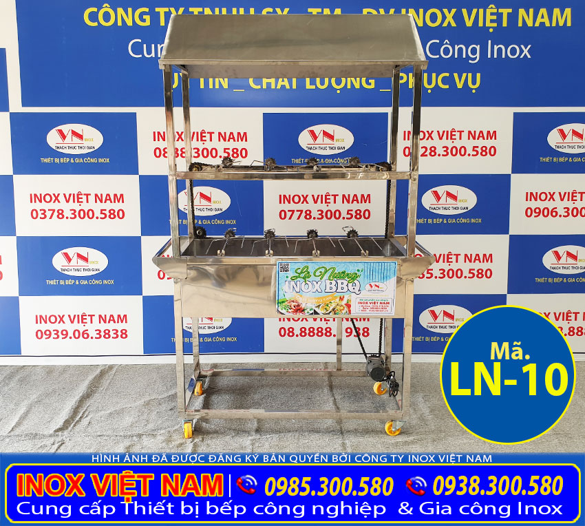 Lò nướng gà vịt bằng than tự quay được dùng để quay thịt gà vịt giá tốt tại Inox Việt Nam.