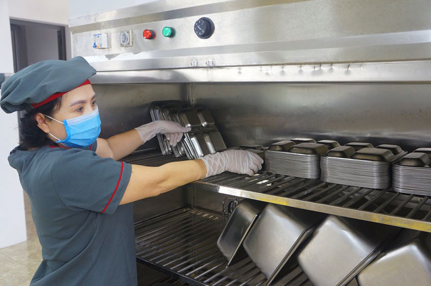 Đầu tư các thiết bị inox nhà bếp cho hệ thống bếp trường mầm non đúng chất tiêu chuẩn an toàn thực phẩm chuyên nghiệp.