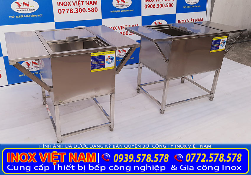 Mẫu: Thùng đá inox có khung chân đứng cao và 2 cánh 2 bên giá tốt